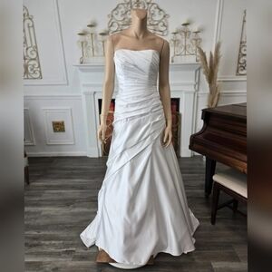 Private Collection Style 18817 White Satin Ruched Strapless Wedding dress sz 10